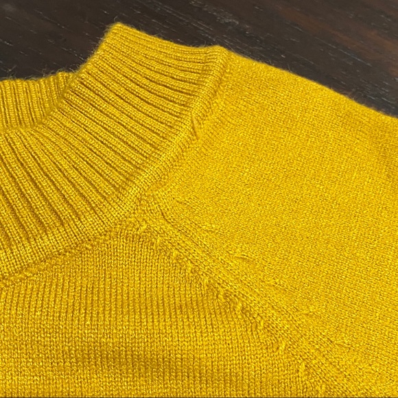 Yellow sweater medium - Picture 5 of 8